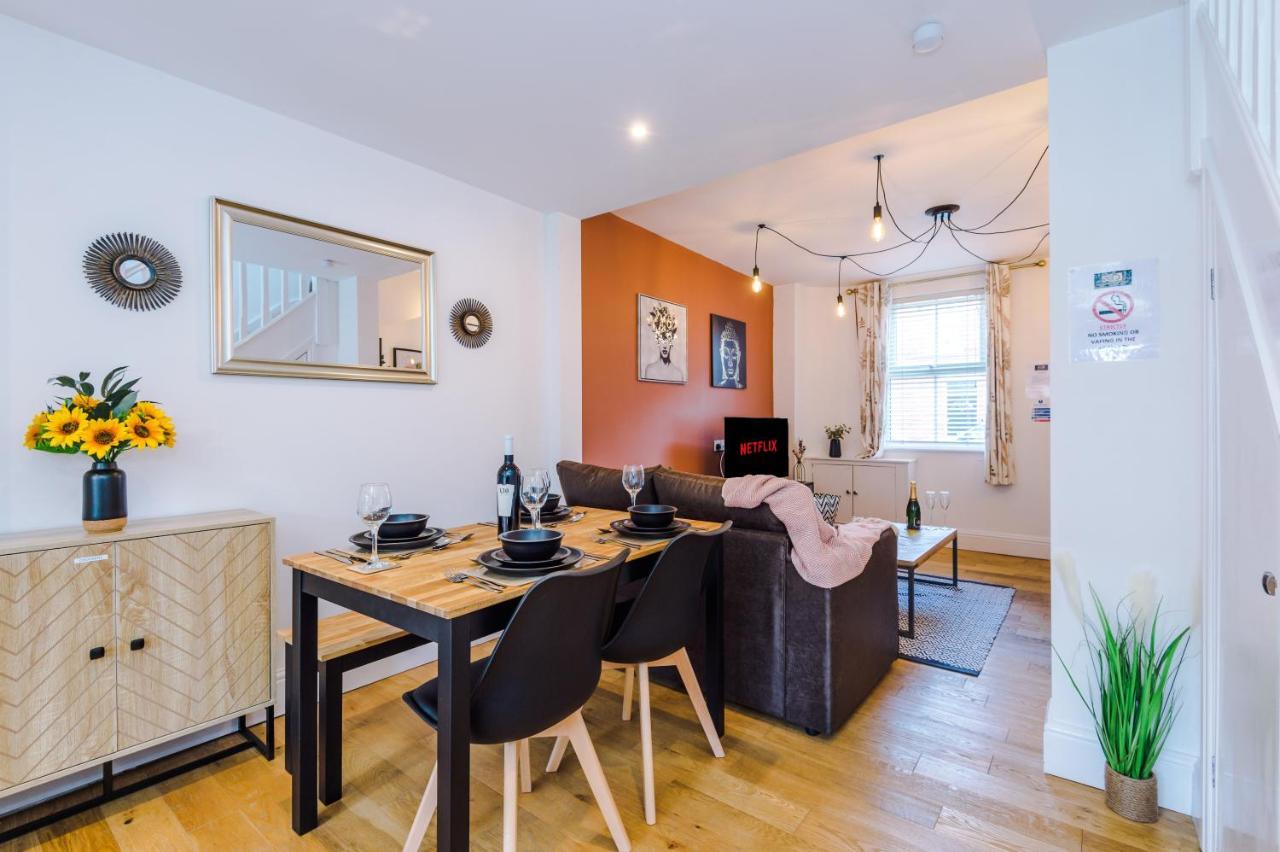 Pristine 2-Bed House In Chester By 53 Degrees Property, Ideal For Families & Small Groups, Great Location - Sleeps 6 Hough Green Ngoại thất bức ảnh