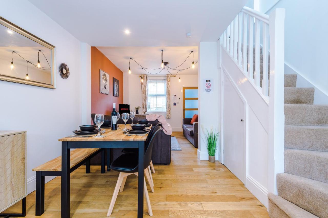 Pristine 2-Bed House In Chester By 53 Degrees Property, Ideal For Families & Small Groups, Great Location - Sleeps 6 Hough Green Ngoại thất bức ảnh