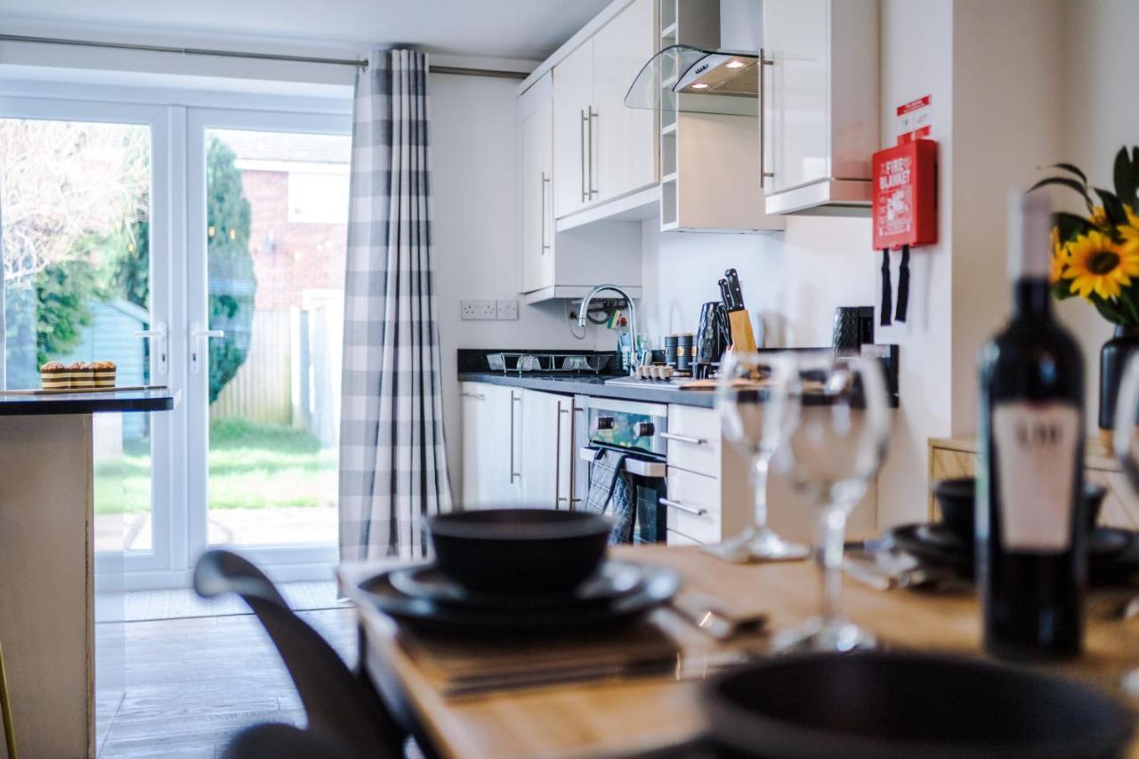 Pristine 2-Bed House In Chester By 53 Degrees Property, Ideal For Families & Small Groups, Great Location - Sleeps 6 Hough Green Ngoại thất bức ảnh