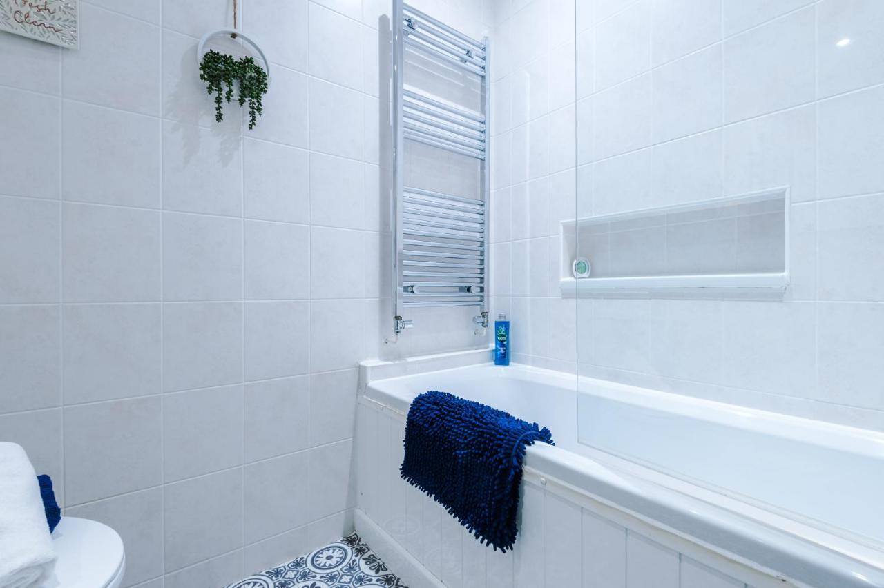 Pristine 2-Bed House In Chester By 53 Degrees Property, Ideal For Families & Small Groups, Great Location - Sleeps 6 Hough Green Ngoại thất bức ảnh
