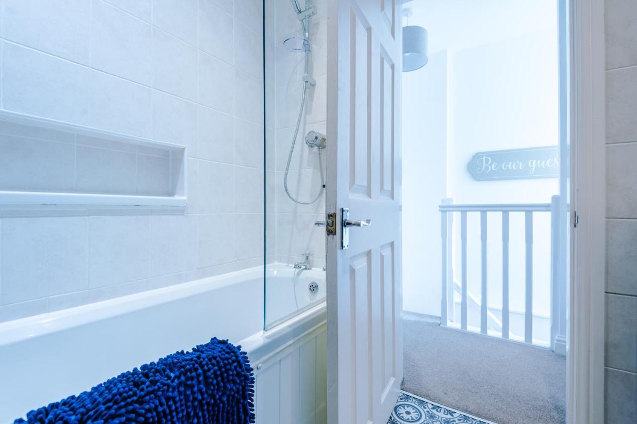 Pristine 2-Bed House In Chester By 53 Degrees Property, Ideal For Families & Small Groups, Great Location - Sleeps 6 Hough Green Ngoại thất bức ảnh